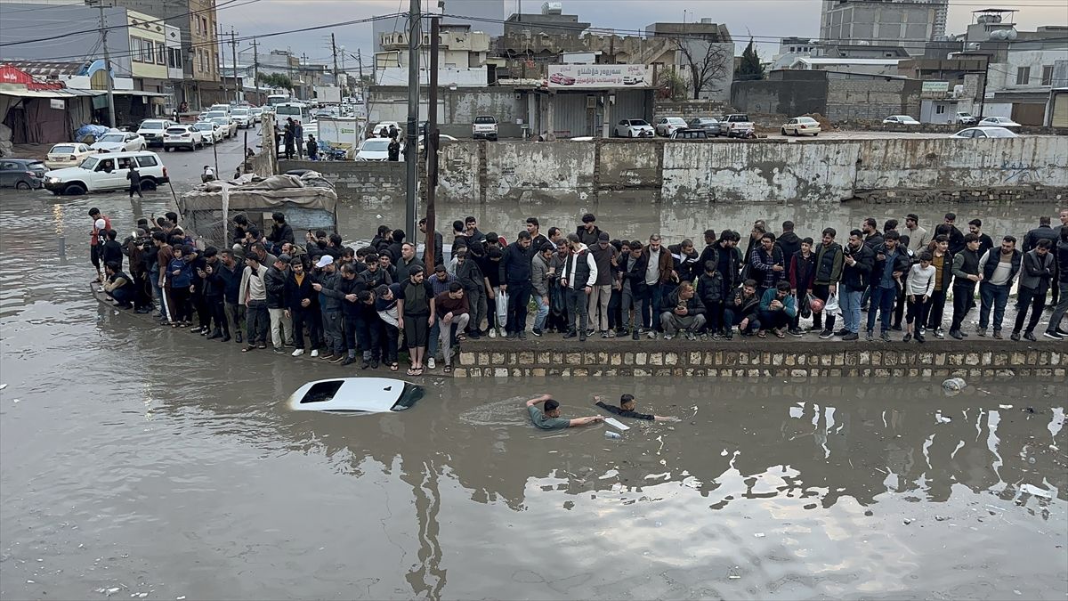 Irak\'ın Erbil kentinde etkili olan yağış hayatı olumsuz etkiledi