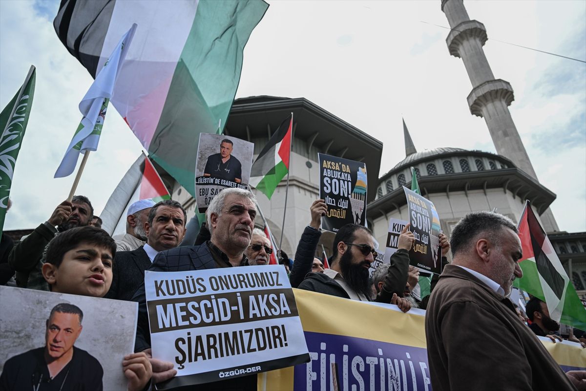 İsrail\'in Gazze\'ye yönelik saldırıları İstanbul\'da protesto edildi