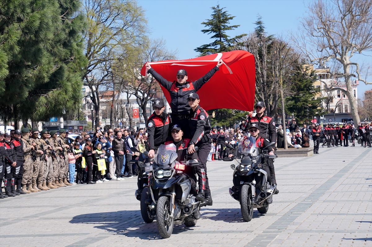Polis Haftası Korteji İstanbul\'da Yapıldı