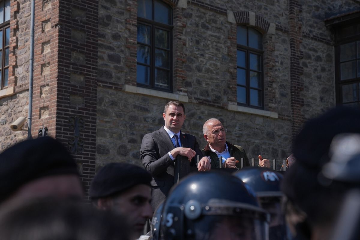 İzmir\'de Vakıflar Genel Müdürlüğüne devredilen eski DGM binalarının tahliye süreci başladı