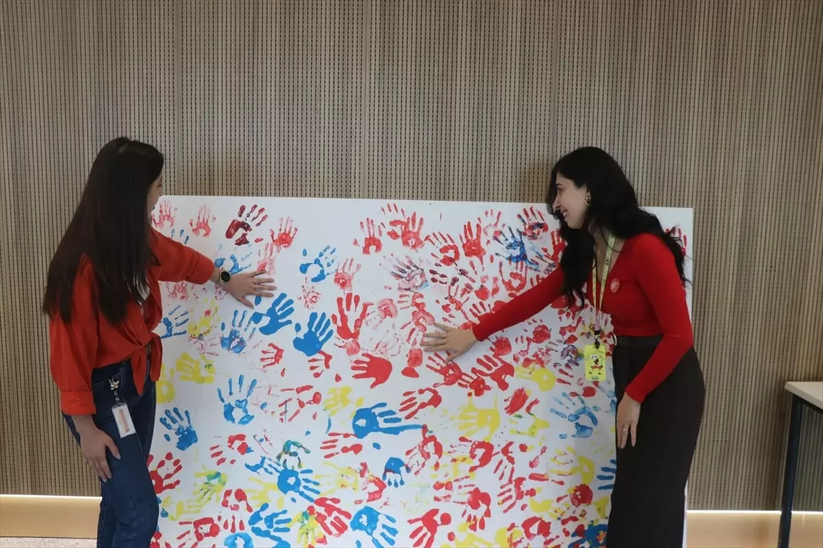 İzmir\'de Otizm Farkındalık Stantı