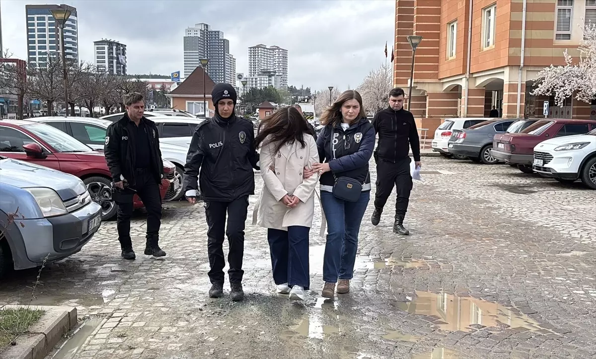 Bebeğini Kutuda Bırakan Anne Tutuklandı