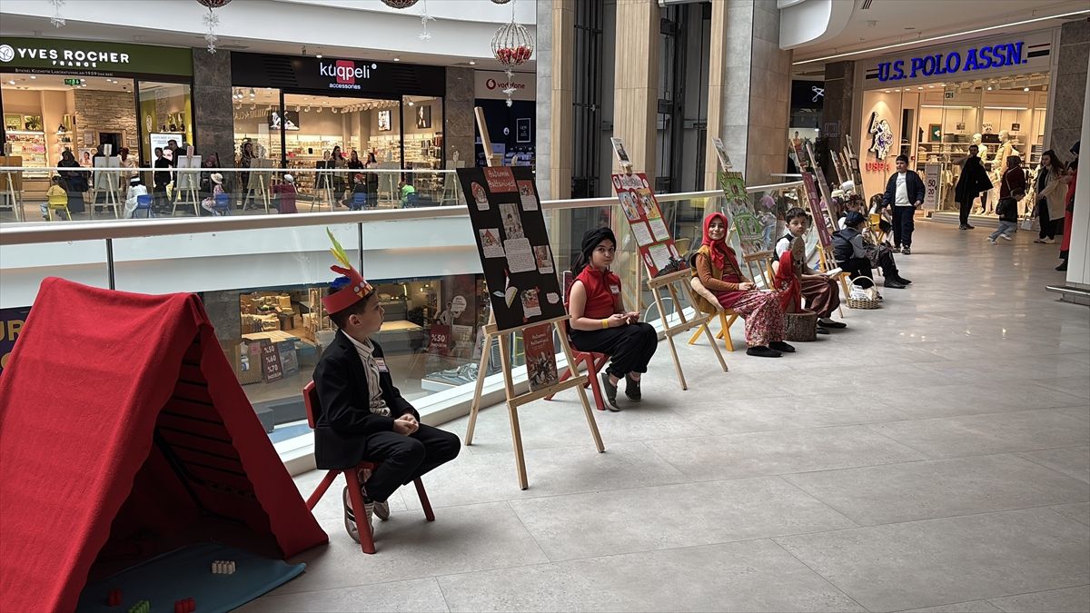 Kastamonu\'da öğrenciler, kitaplardaki kahramanları kostümlerle tanıttı