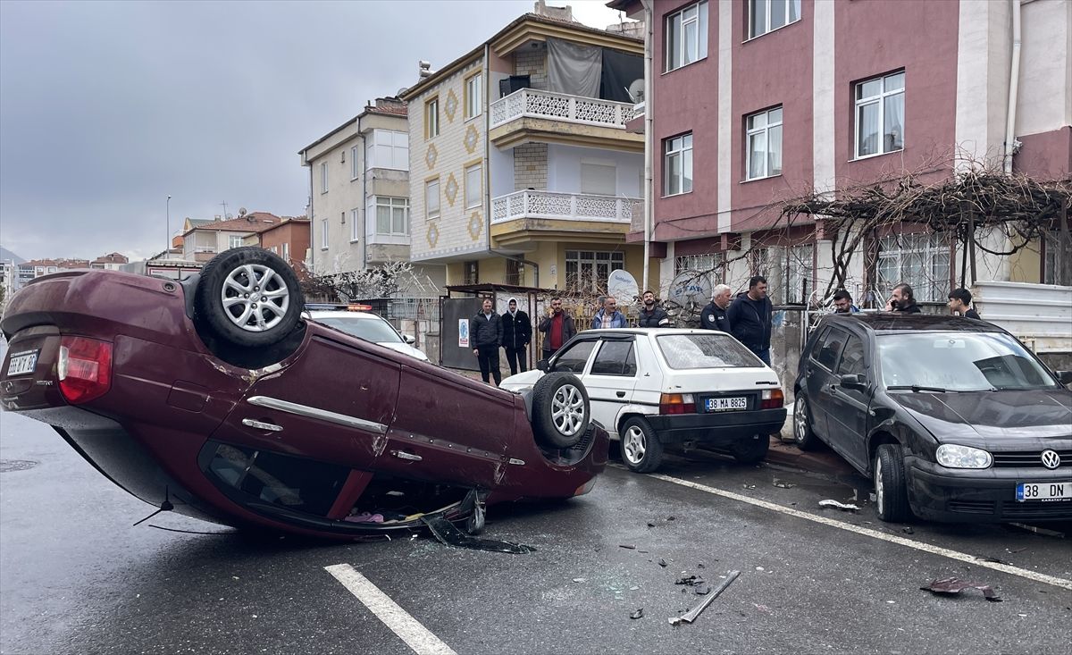 Kayseri\'de Trafik Kazası: İki Yaralı