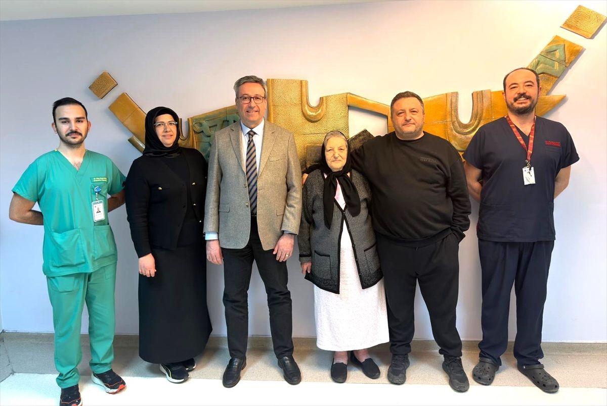 Kayseri\'de 72 Yaşındaki Kadından 3,7 kg Tümör Çıkarıldı