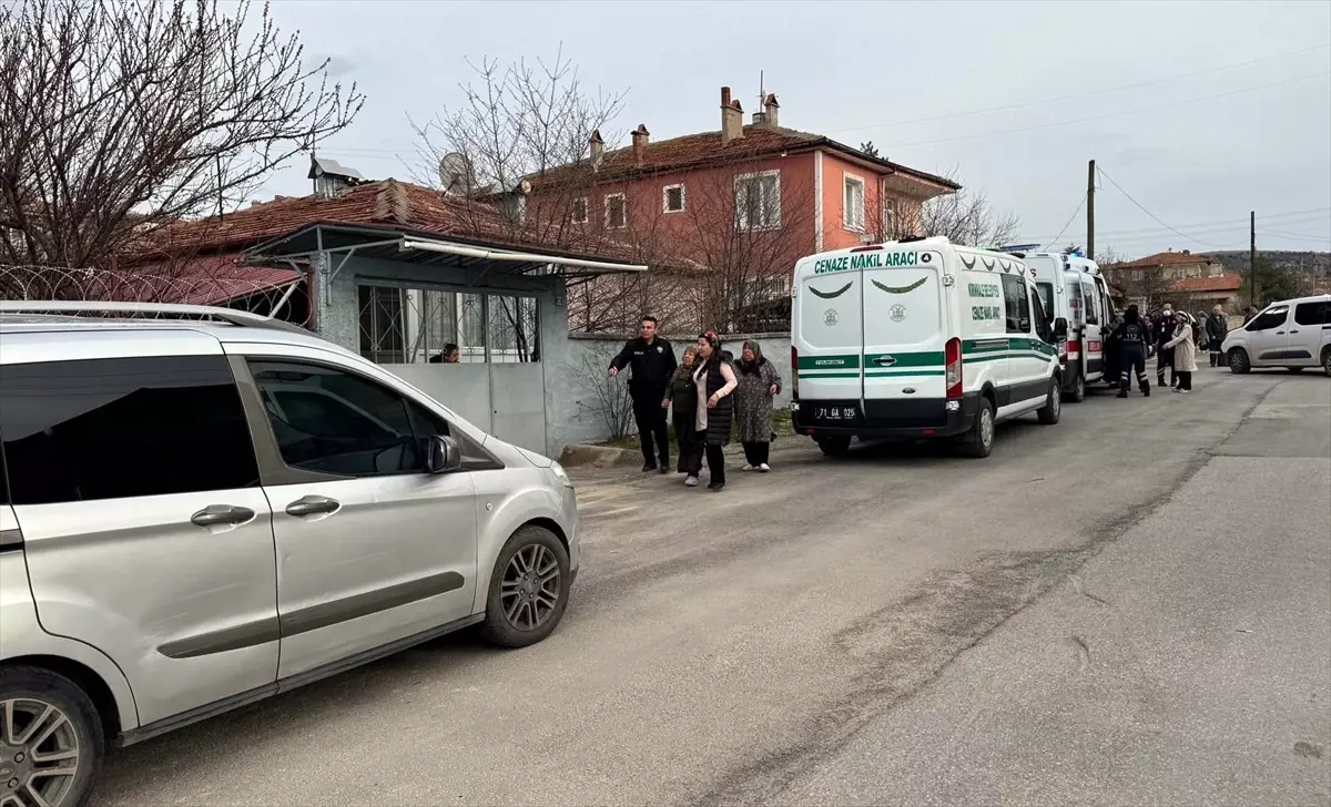 Kırıkkale\'de iki kardeş tartıştıkları babalarını bıçak ve nacakla öldürdü