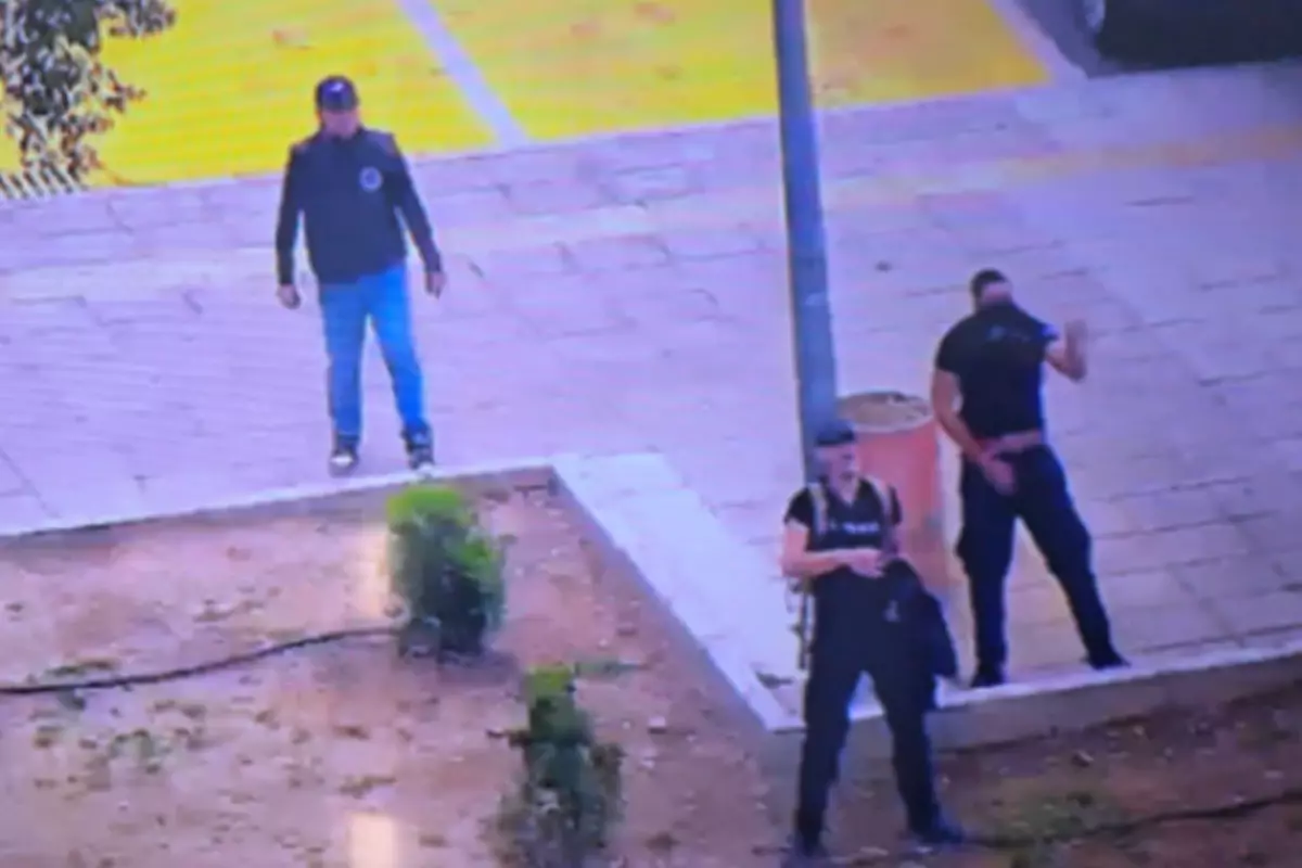 Kıbrıs\'ta Rum tarafından çirkin saldırı: Türk sivillere taş ve patlayıcı madde atıldı