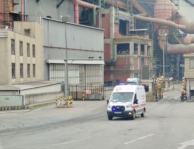 Kocaeli’de fabrikada yüksekten düşen 4 işçi yaralandı