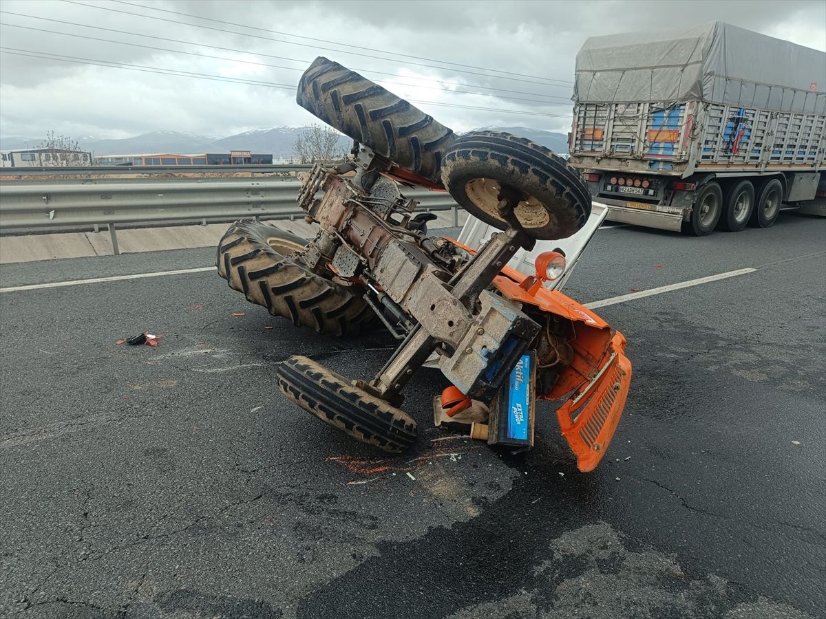 Akşehir\'de Traktör Devrildi: 1 Yaralı