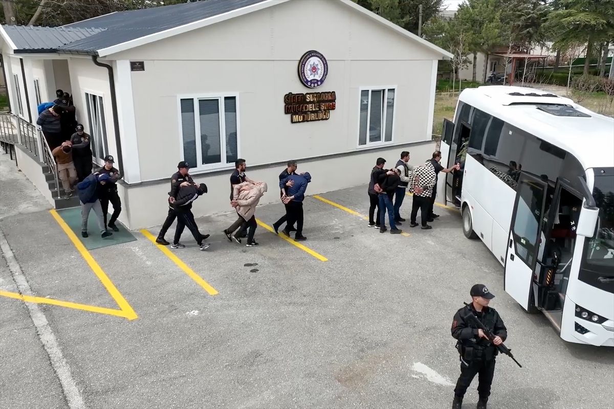 Konya\'da Dolandırıcılık Operasyonu: 19 Gözaltı, 16 Tutuklama