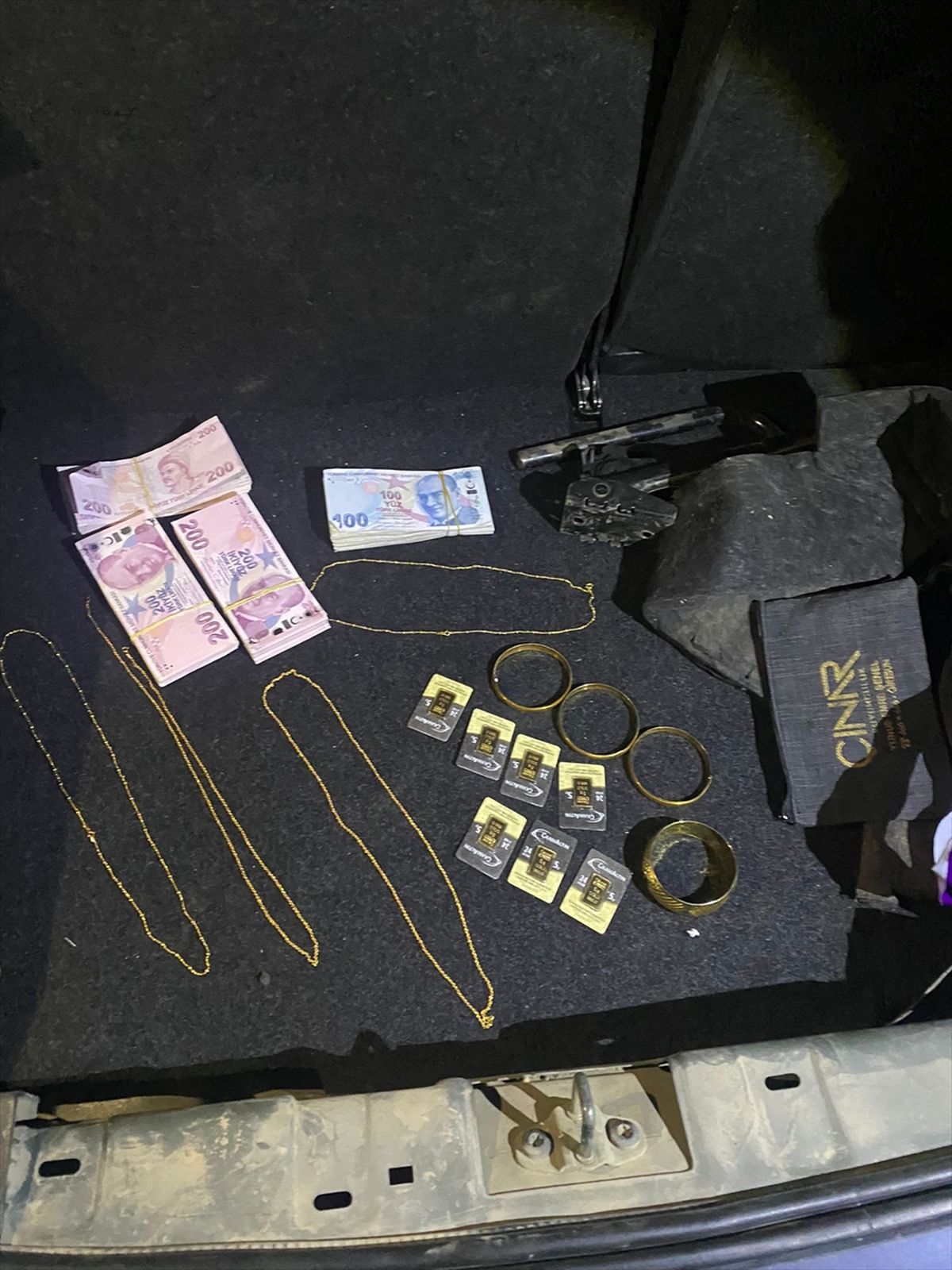 Kütahya\'da Sahte Altın Dolandırıcıları Yakalandı