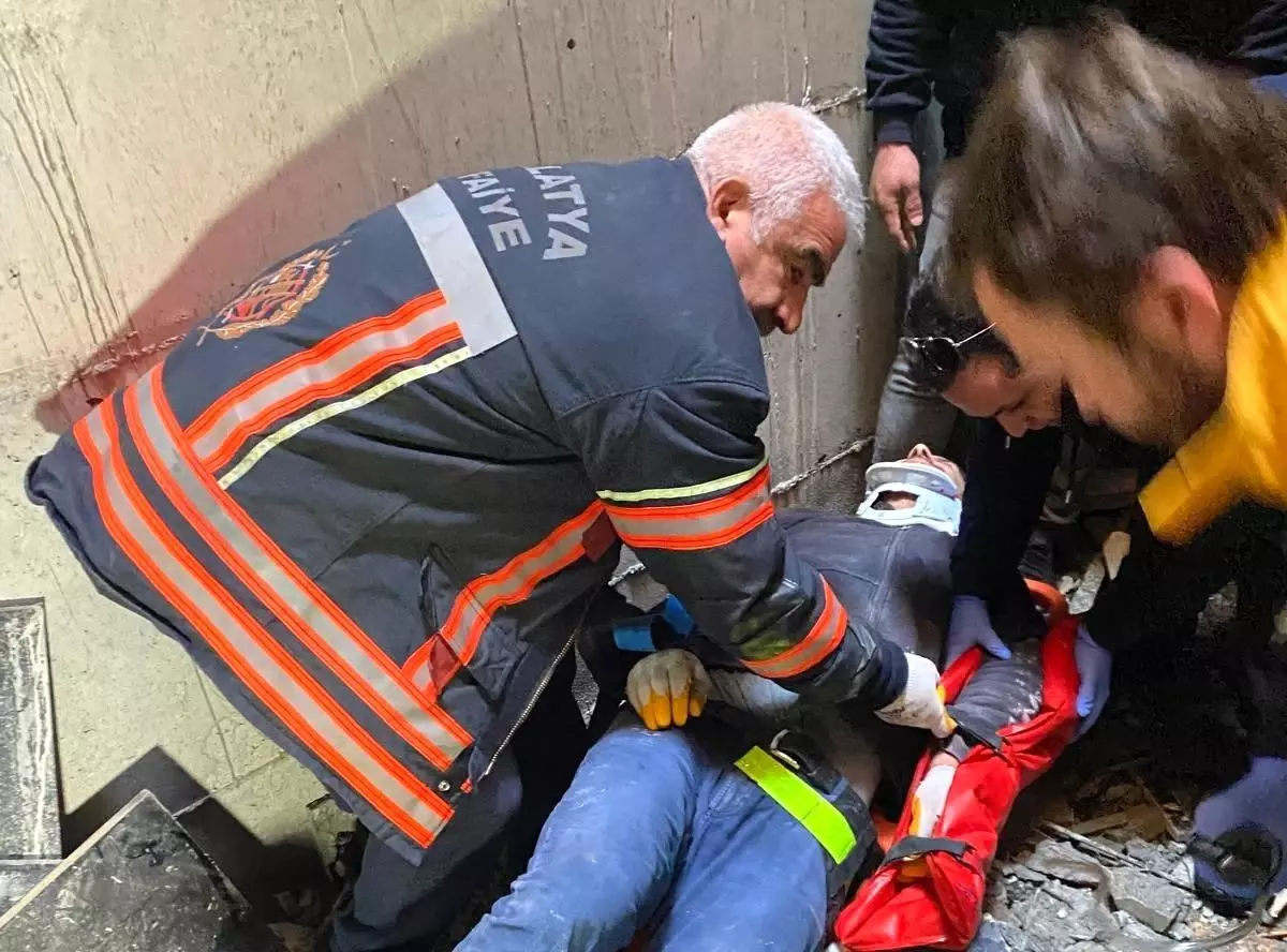 Malatya\'da İşçi Asansör Boşluğuna Düştü