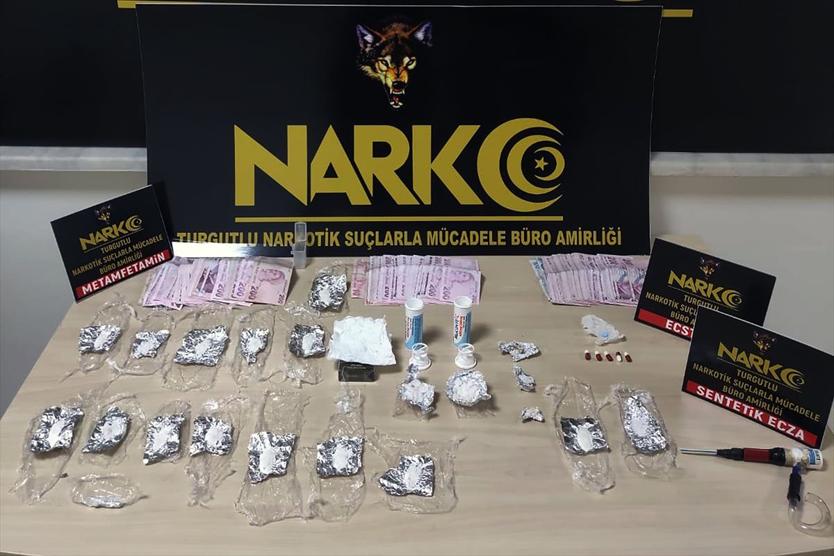 Turgutlu\'da Uyuşturucu Operasyonu: 3 Tutuklama