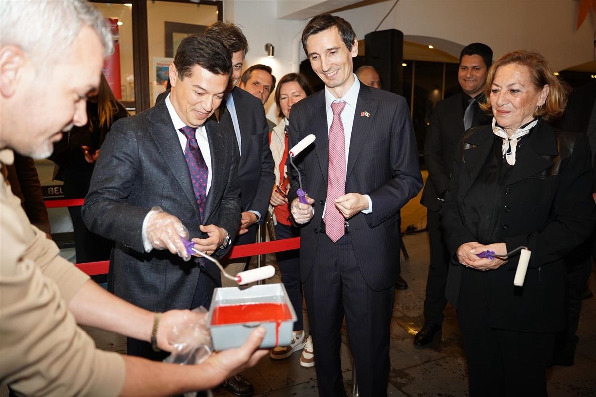 Marmaris\'te Kadına Şiddete Karşı Kırmızı Bank Uygulaması