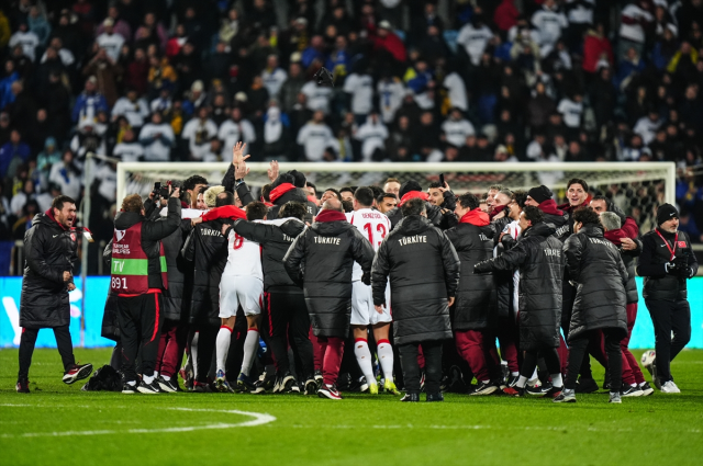 Atılan manşetler olay! Bütün dünya A Milli Takım'ı konuşuyor