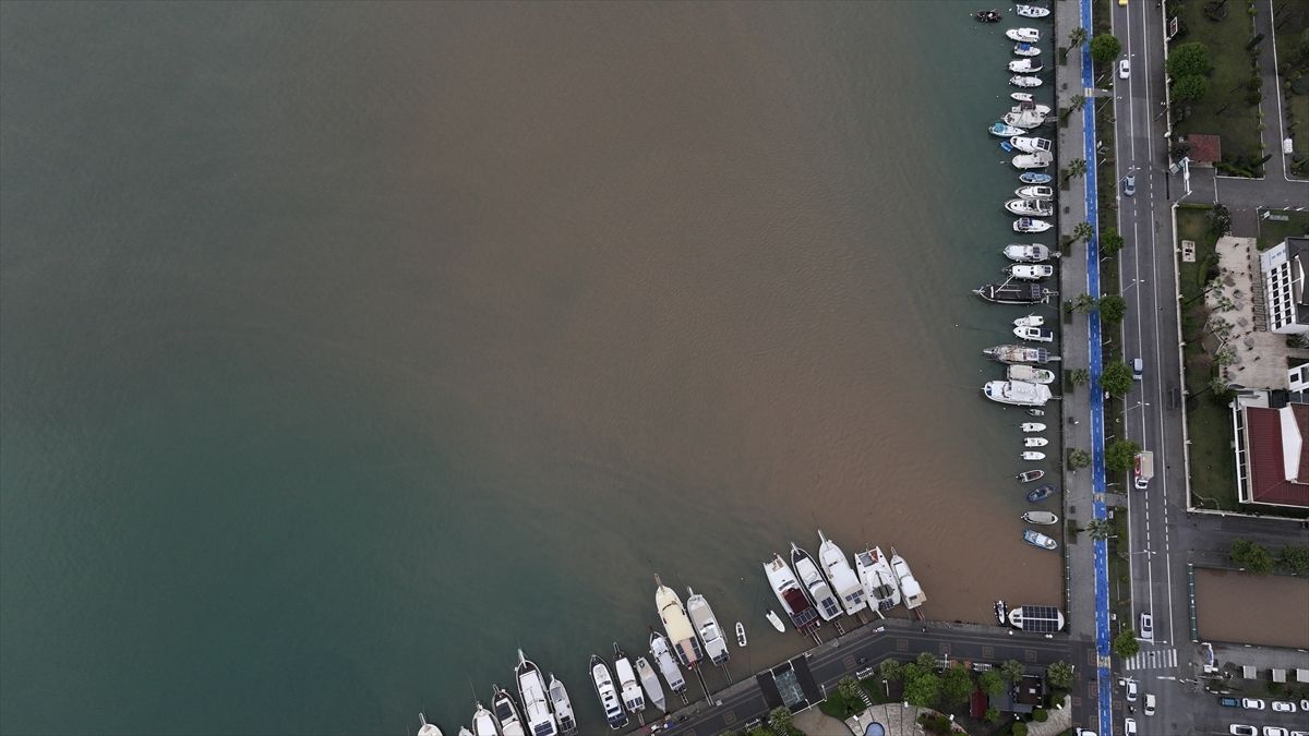 Muğla\'da Yağış Hayatı Olumsuz Etkiliyor