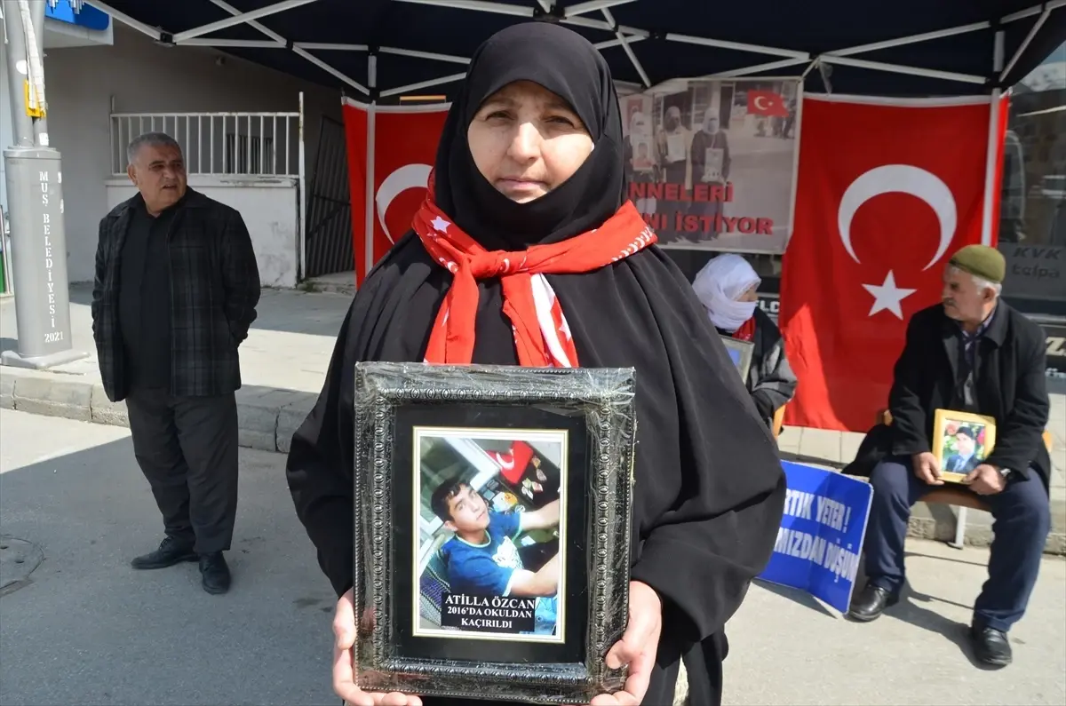 Muş\'ta Evlat Nöbeti Devam Ediyor