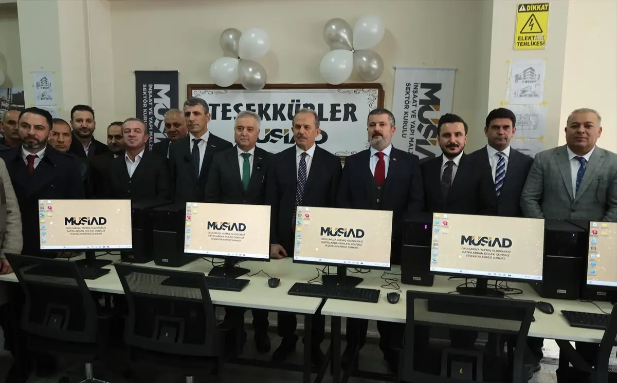 MÜSİAD\'dan Hakkari\'ye Bilgisayar Atölyesi