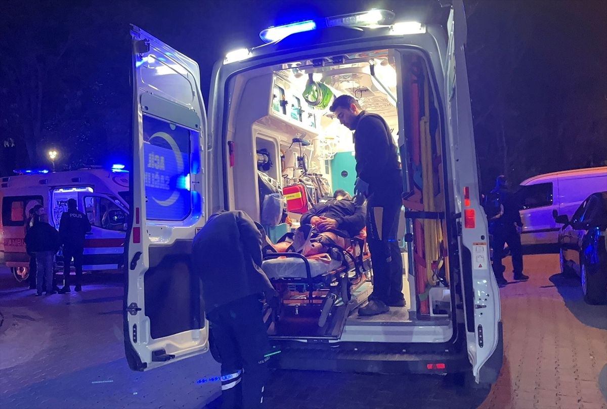 Nevşehir\'de Bıçaklı Kavga: 3 Yaralı