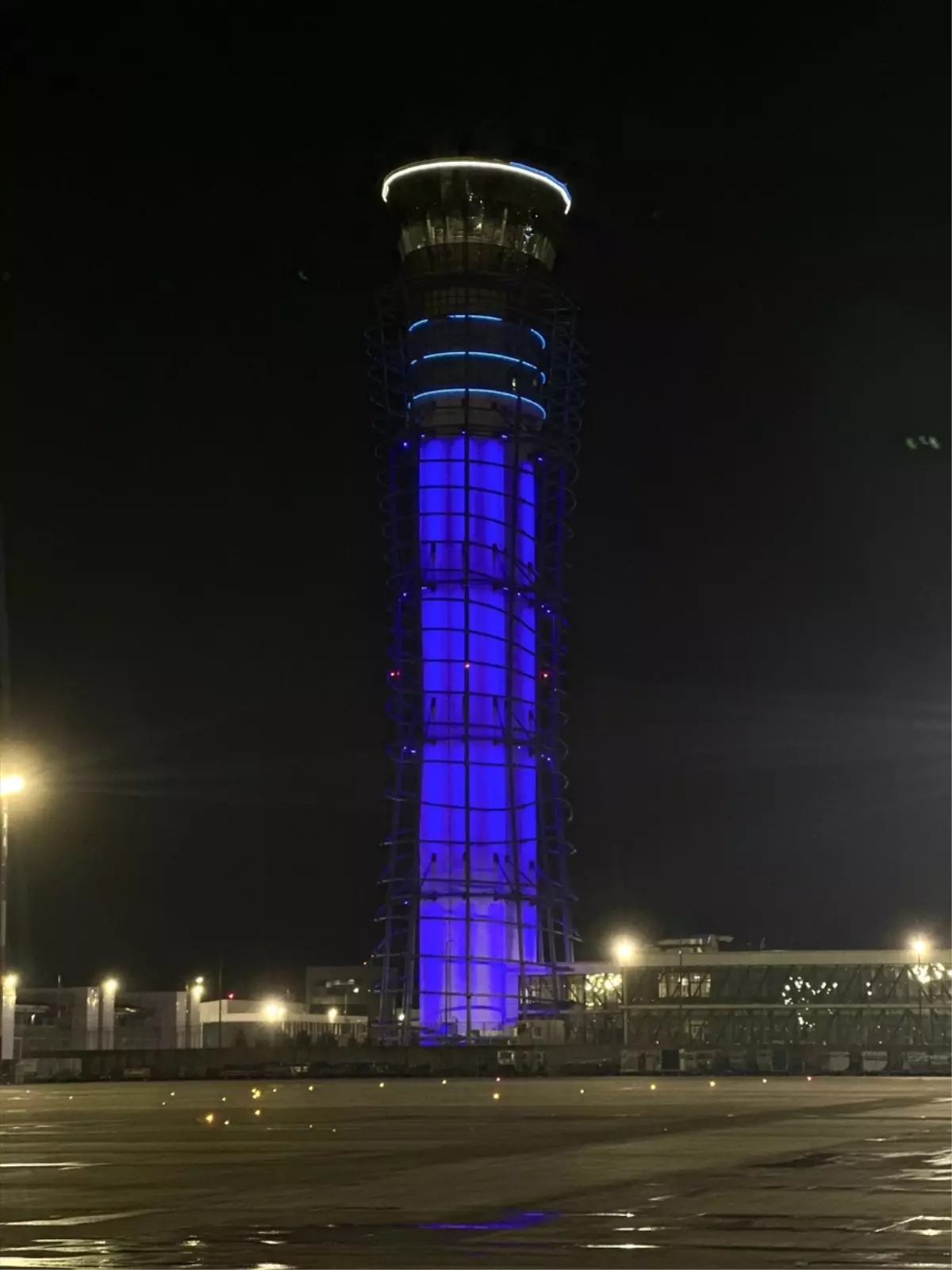 Sabiha Gökçen\'den Otizm İçin Mavi Işık