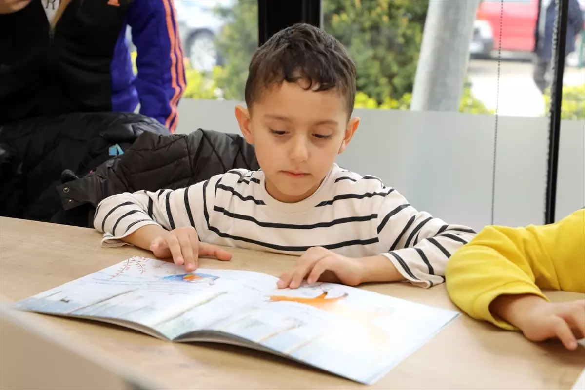 Sakarya\'da minik öğrenciler kitap dünyasını yerinde keşfetti