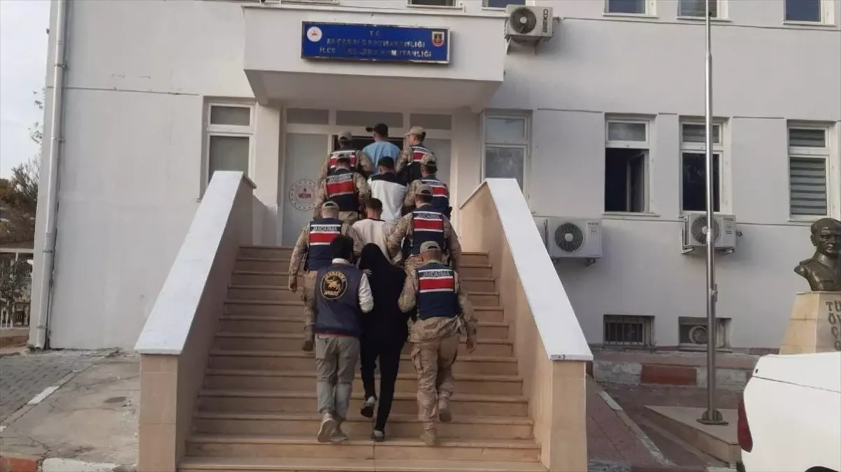 Şanlıurfa\'da 18 Göçmen Kaçakçısı Yakalandı