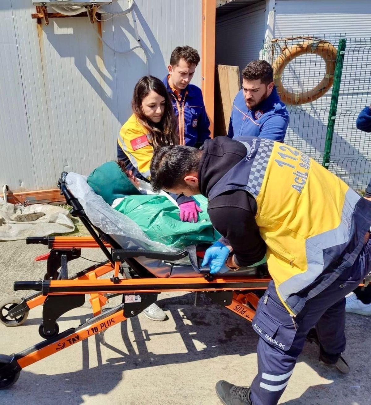 Sarıyer\'de Kayalıklardan Düşen Kişi Kurtarıldı