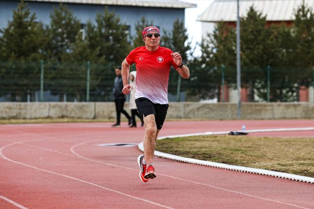 Sigarayı Bıraktı, Atletizme Geçti