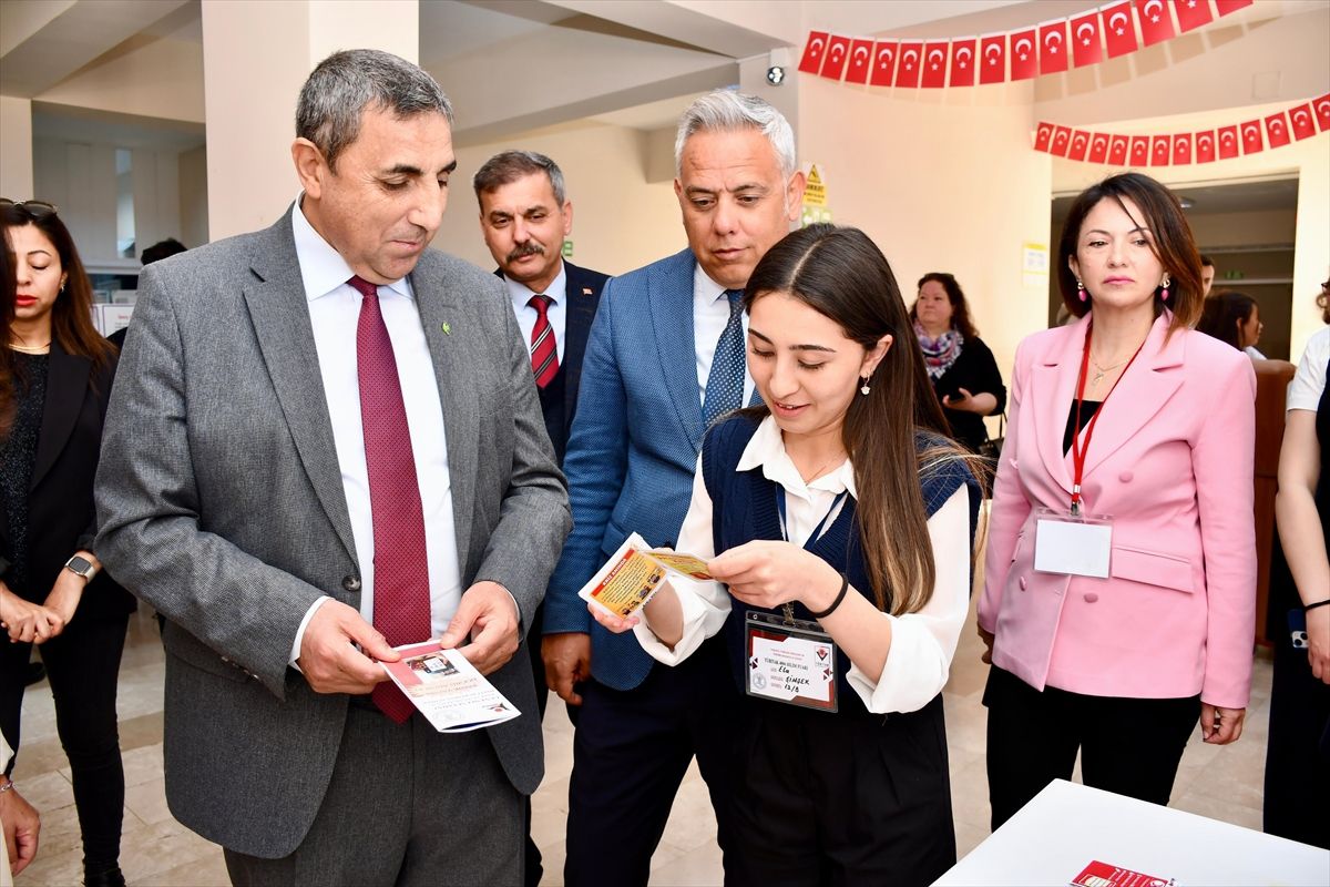 Silifke\'de TÜBİTAK Bilim Fuarı Açıldı