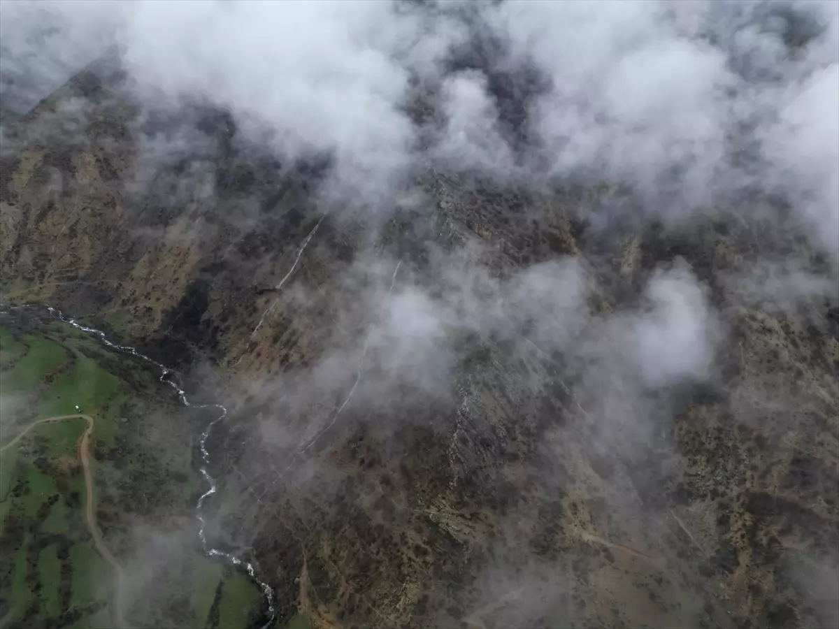 Uludere\'de Şelaleler Yeniden Canlandı