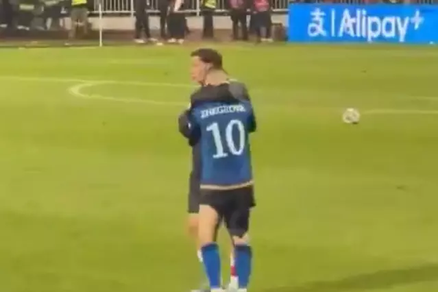 Tarihi maçtan sonra viral olan görüntü