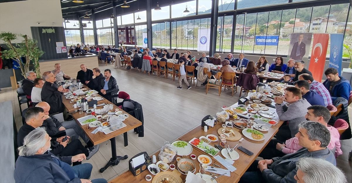Taşova\'da Türk Eğitim-Sen üyeleri buluştu