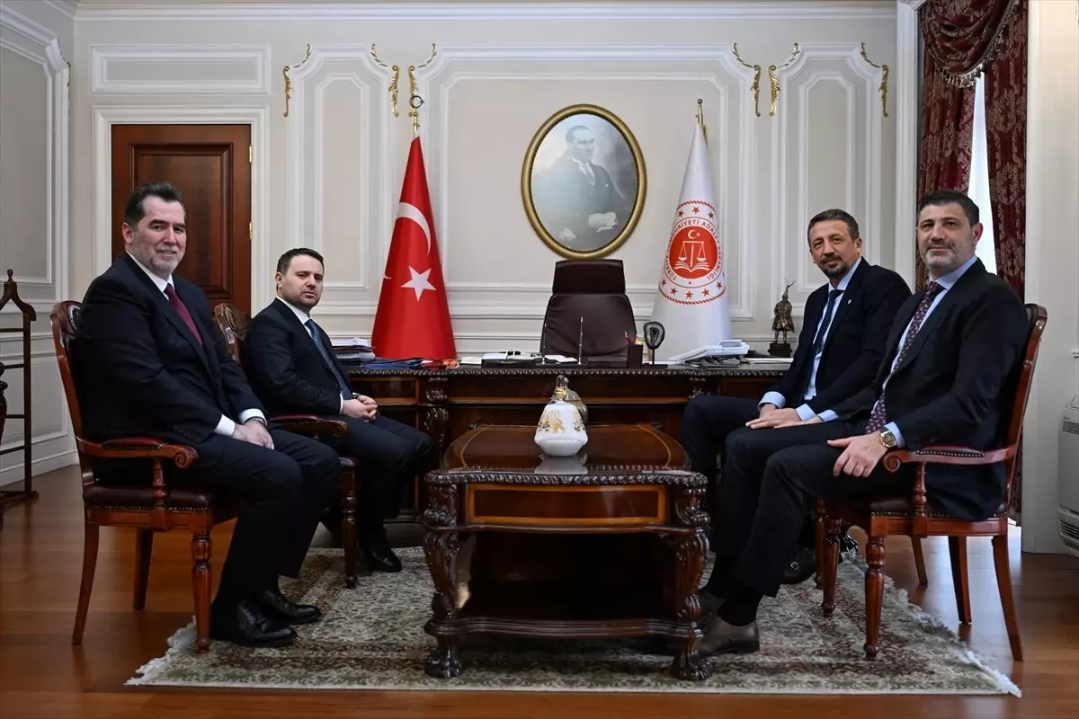 Hidayet Türkoğlu\'ndan Bakanlara Ziyaret