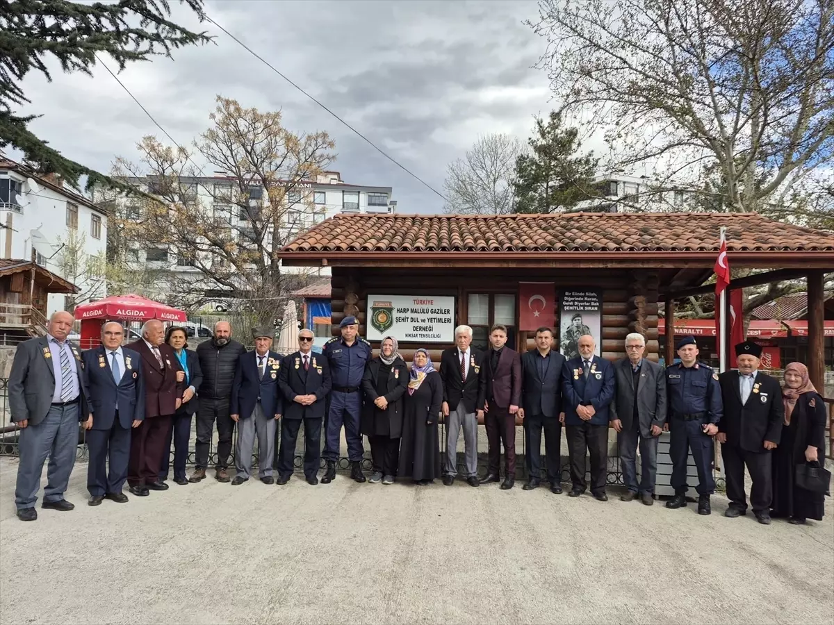 Tokat İl Jandarma Komutanı Çetin, Niksar\'da şehit yakınları ve gazilerle buluştu