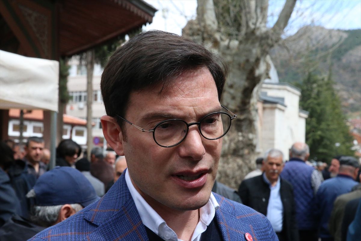 Tokat\'ta Alparslan Türkeş\'in ölüm yıl dönümünde lokma dağıtıldı