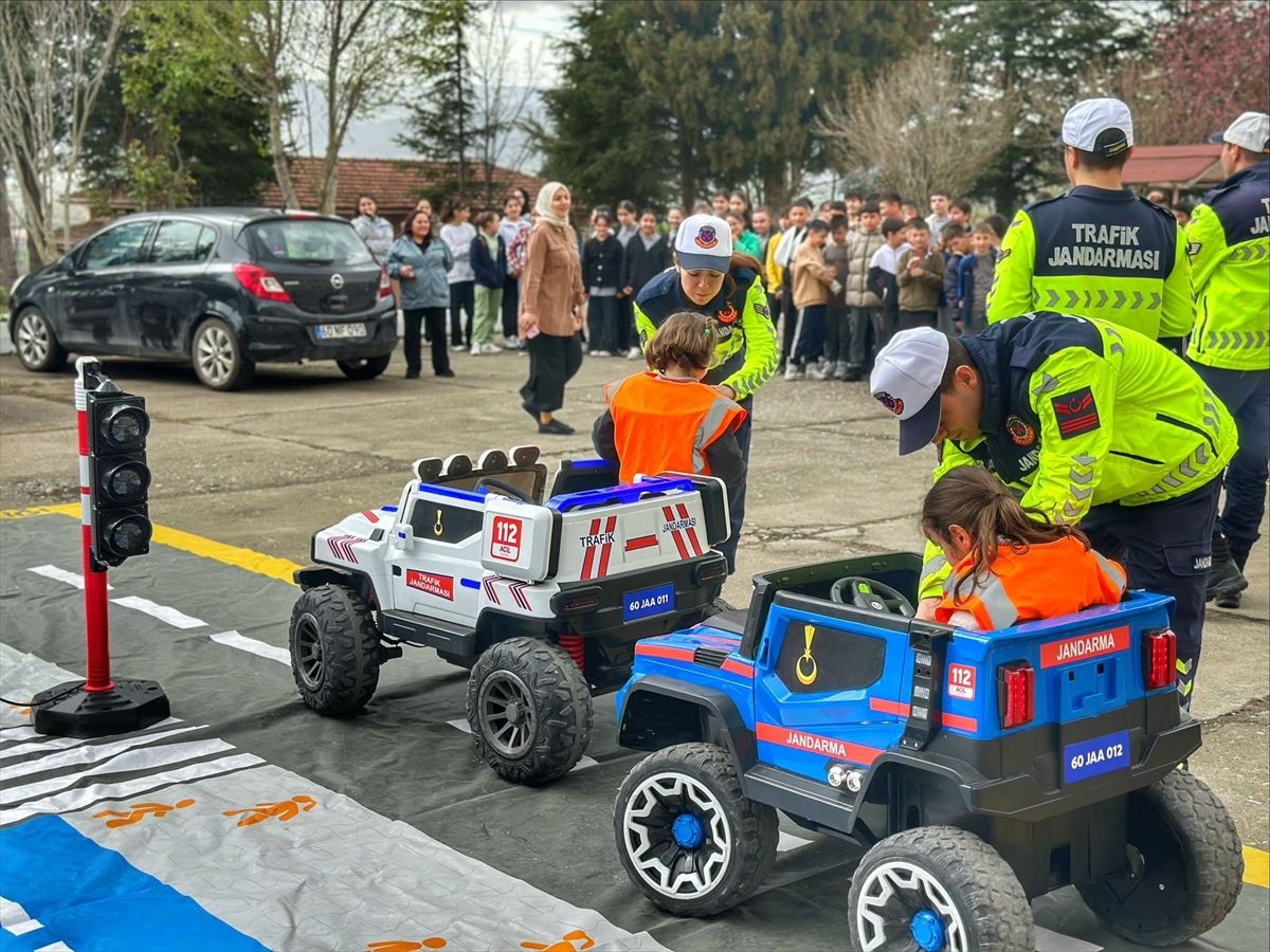 Niksar\'da Öğrencilere Trafik Eğitimi