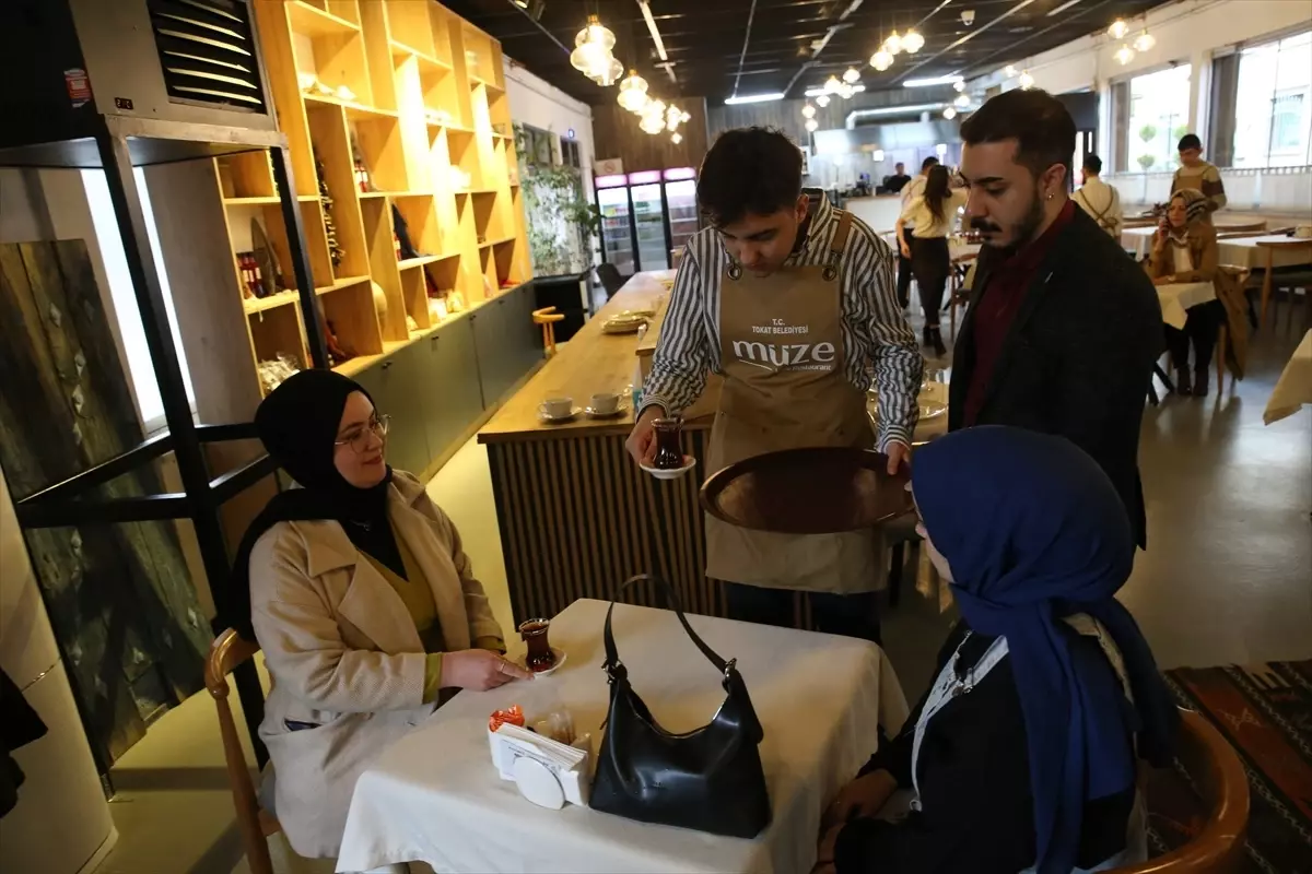 Tokat\'ta Otizm Farkındalık Günü Sergisi