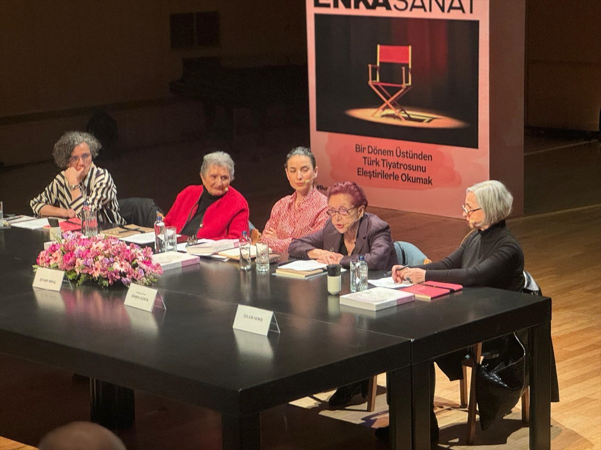 Türk Tiyatrosunda Eleştiri Üzerine Çalışma