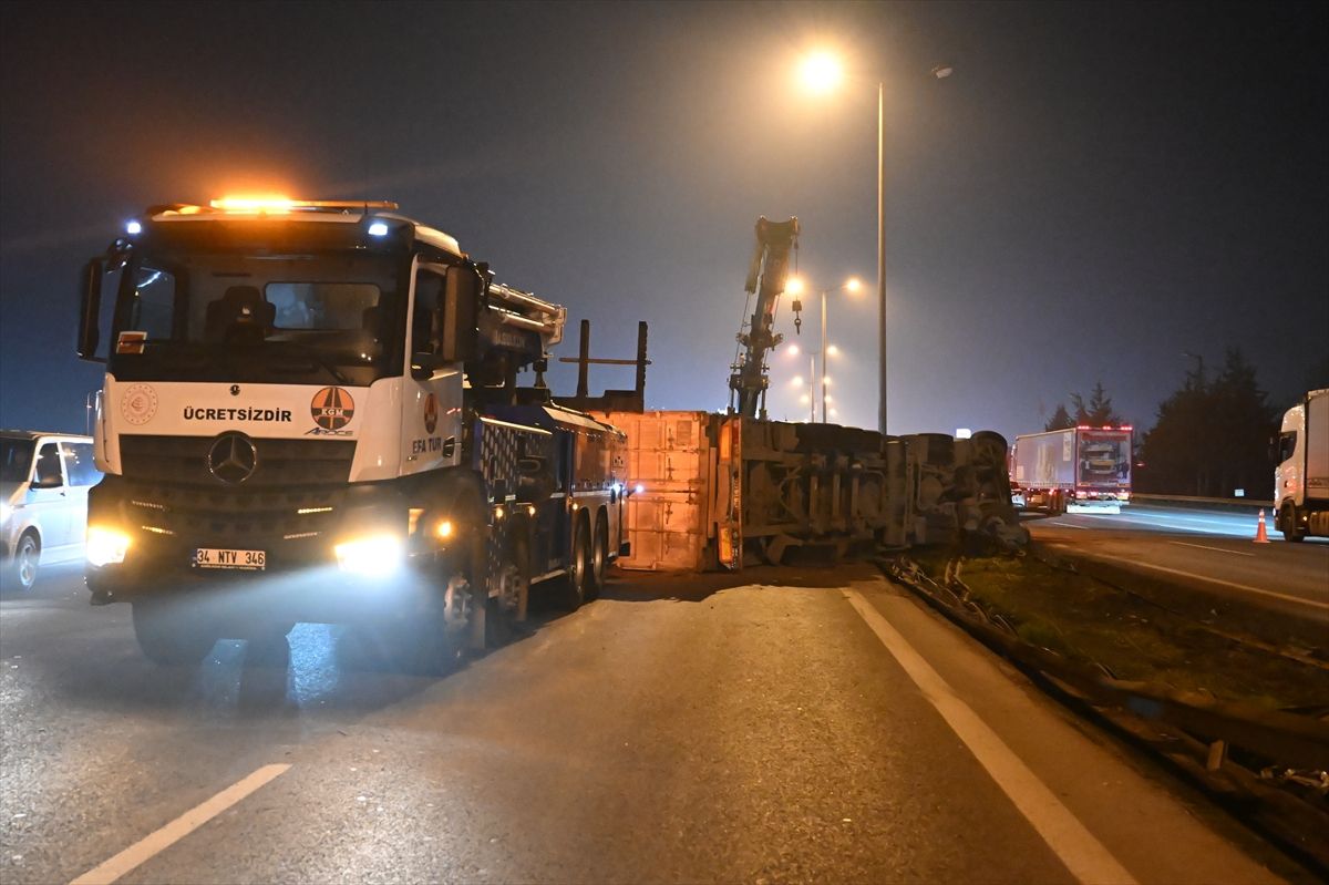 Tuzla\'da Tır Devrildi