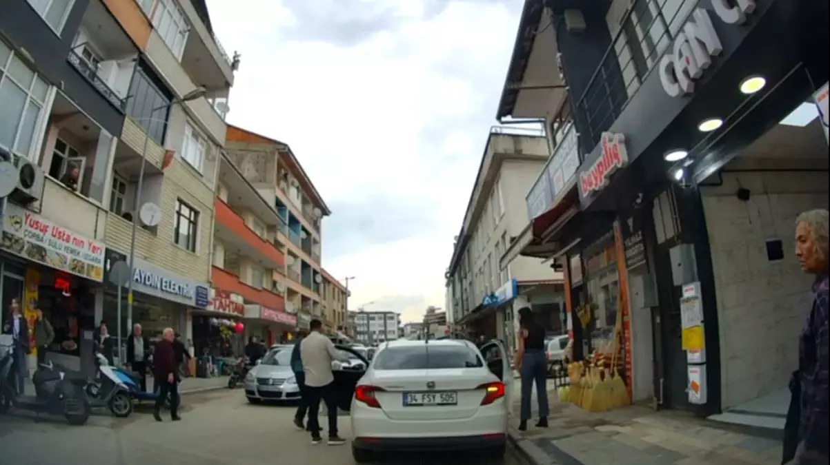 Düzce\'de Kaza: Sürücü Yer Değiştirip Kaçtı