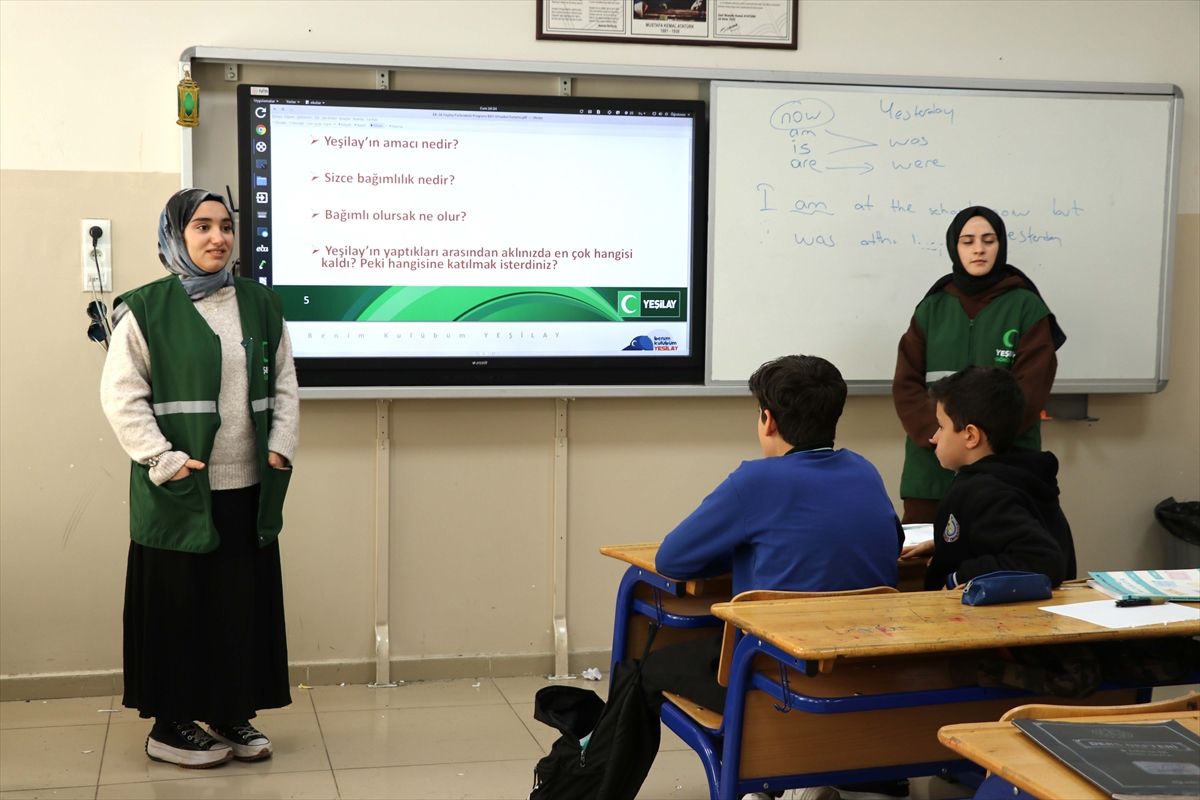 Yeşilay Elazığ\'da Bağımlılıkla Mücadele