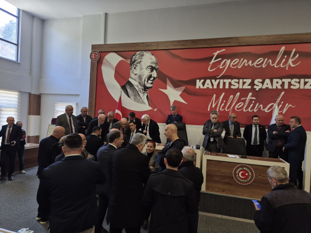 Başkanlık seçiminde İl Genel Meclisi karıştı, salona jandarma çağrıldı