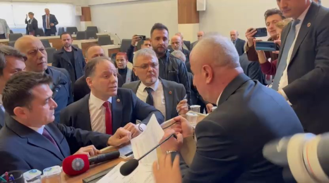 Başkanlık seçiminde İl Genel Meclisi karıştı, salona jandarma çağrıldı