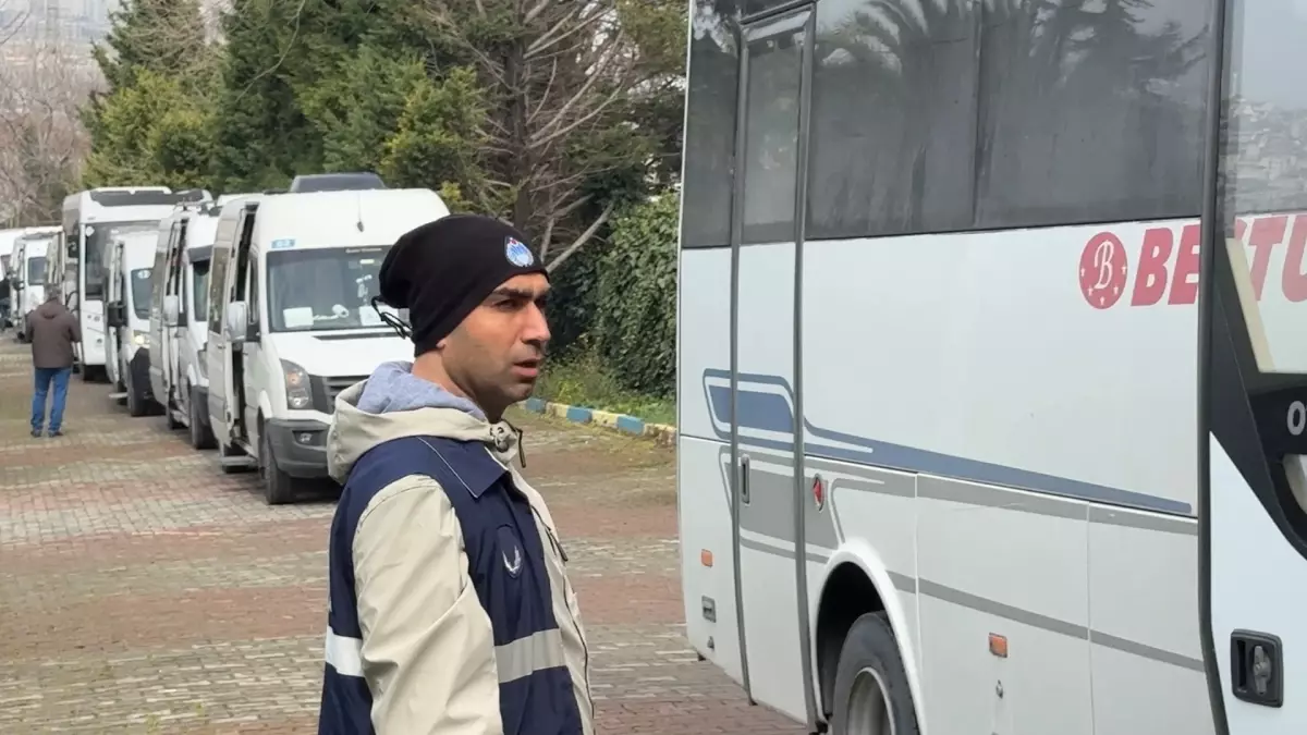 Avcılar\'da Servis Araçları Denetleniyor