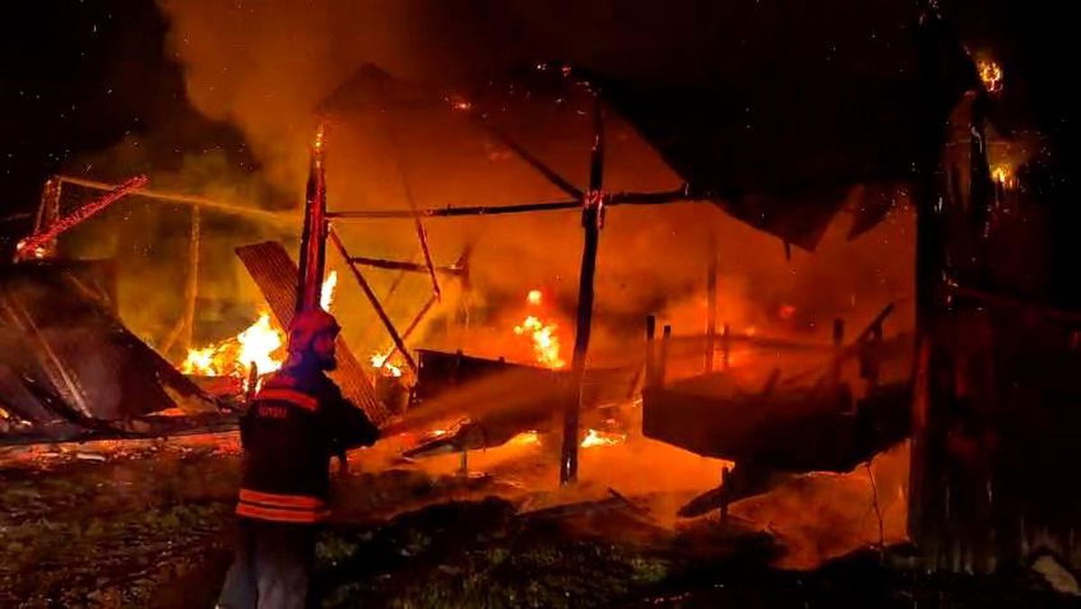 Bolu\'da Yıldırım Samanlığı Yaktı