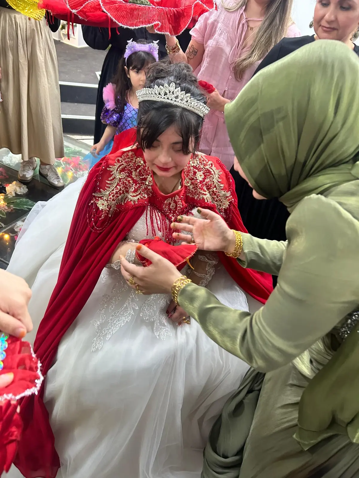 Down Sendromlu Gülayfer\'in Düğün Hayali Gerçekleşti