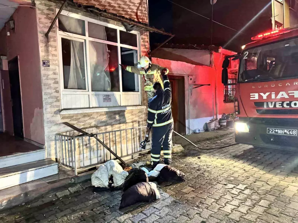 Edirne\'de Apartman Dairesinde Yangın