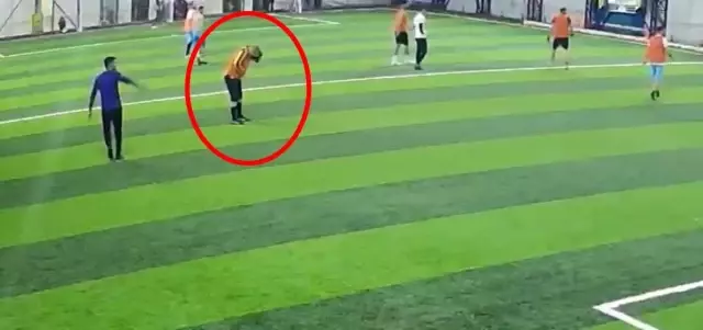 Halı sahada kahreden son! Kamera her şeyi kaydetti