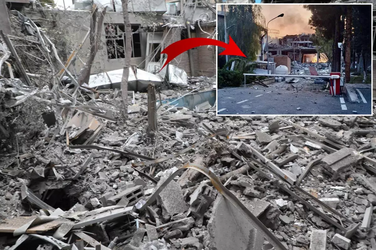 İran\'ın kalbini vurdular! 100 yıllık merkez moloz yığınına döndü