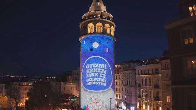 Dünya Otizm Farkındalık Günü İçin Işıklandırma